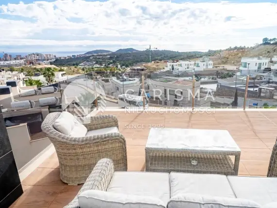 Penthouse z tarasem dachowym 90 m² i widokiem na morze oraz góry – Finestrat, miejsce parkingowe 2