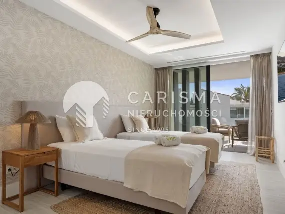 (17) Luksusowy apartament  z widokiem na morze, w pierwszej linii brzegowej, Estepona, Costa del Sol