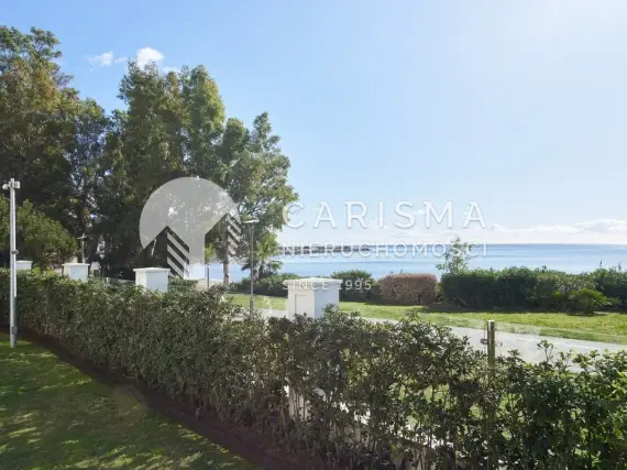 Piękny apartament w pierwszej linii brzegowej, Estepona, Costa del Sol 2