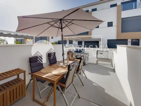 Townhouse w Guardamar Hills 1 km od plaży z garażem na 2 auta i basenem 1