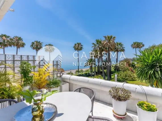 Luksusowy apartament w dosknałym stanie, z panoramicznym widokiem na morze, tuż przy plaży, Estepona 1