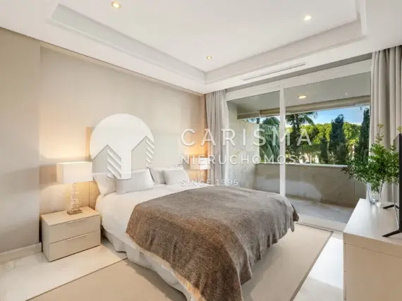 (22) Apartament w pierwszej linii brzegowej z widokiem na morze, Marbella