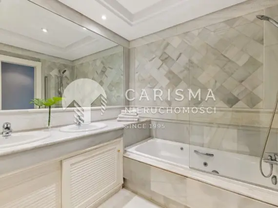 (23) Apartament w pierwszej linii brzegowej z widokiem na morze, Marbella