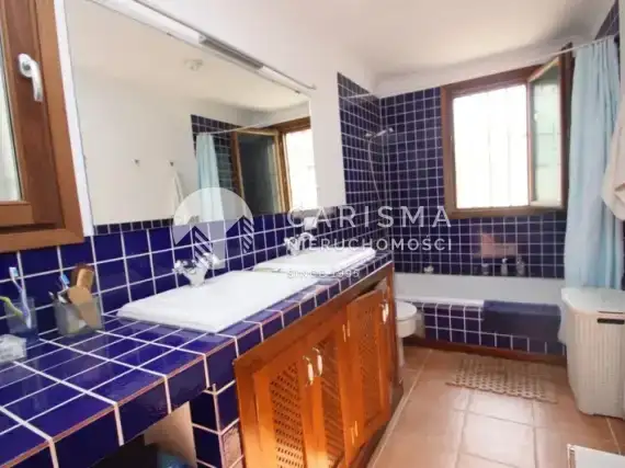 (8) Przestronna willa w Moraira z widokiem na morze